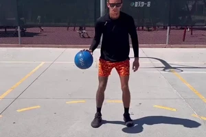  业余篮球爱好者如何模仿专业球员的训练方法：提升球技的最佳策略
